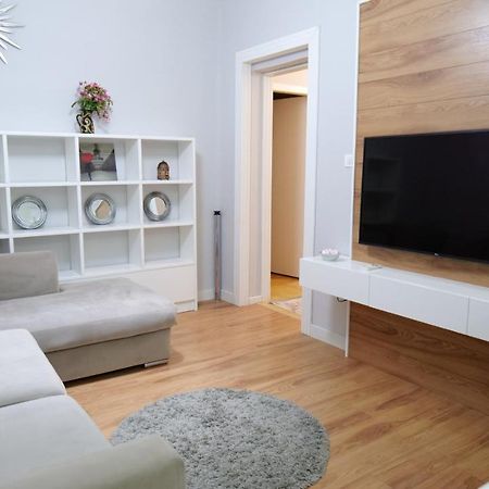 City Center Apartment Niko 04 Tirana Bagian luar foto