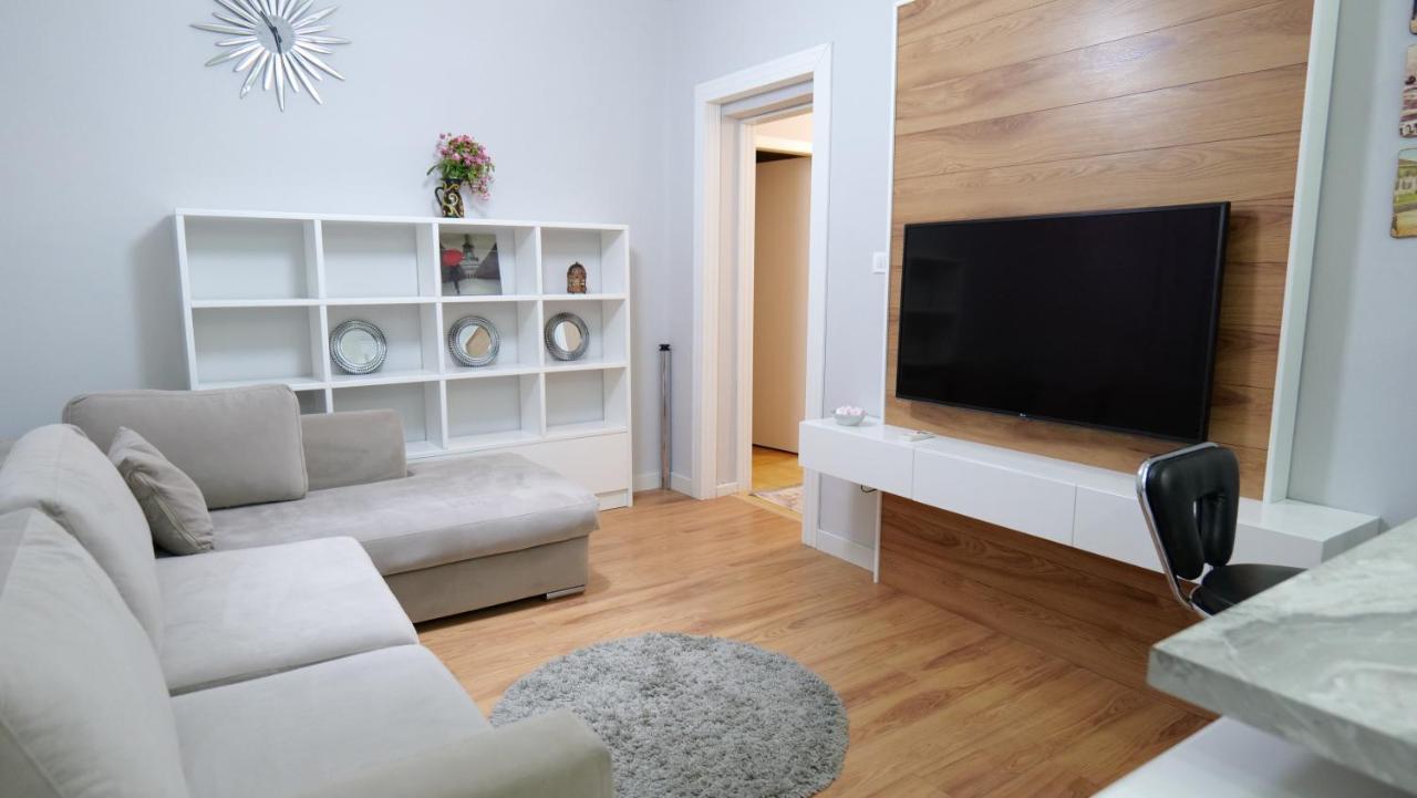 City Center Apartment Niko 04 Tirana Bagian luar foto