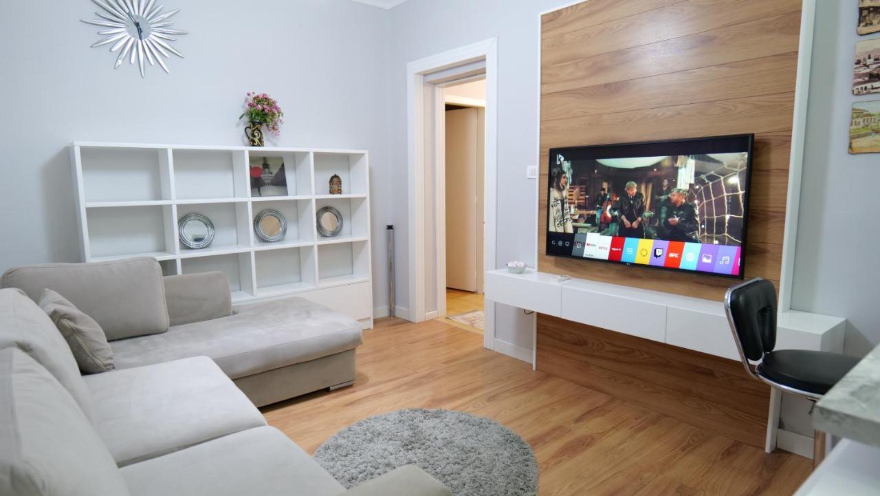 City Center Apartment Niko 04 Tirana Bagian luar foto