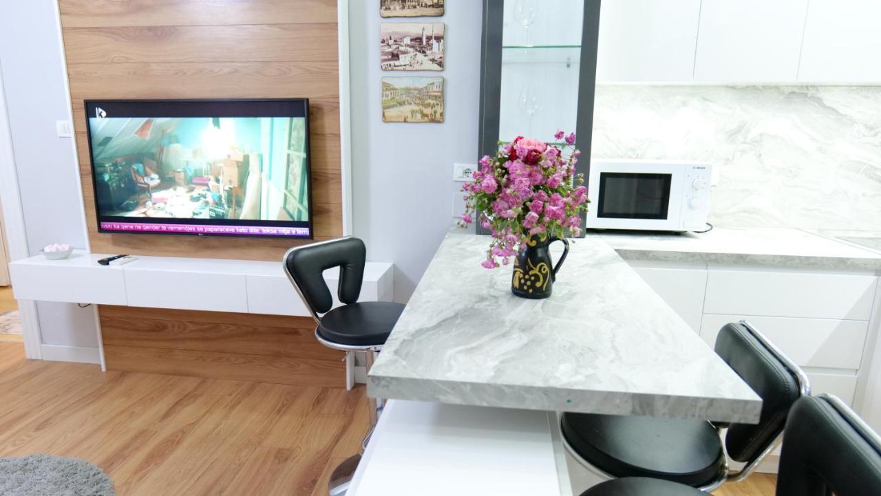 City Center Apartment Niko 04 Tirana Bagian luar foto