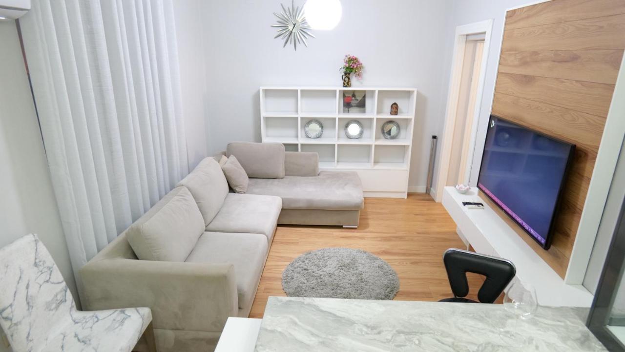 City Center Apartment Niko 04 Tirana Bagian luar foto