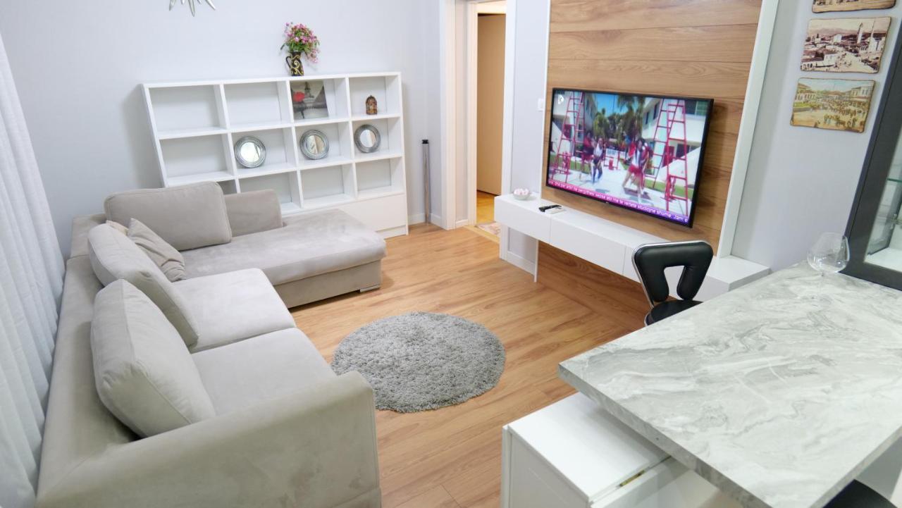 City Center Apartment Niko 04 Tirana Bagian luar foto